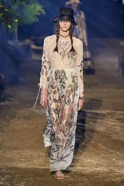 Look 14